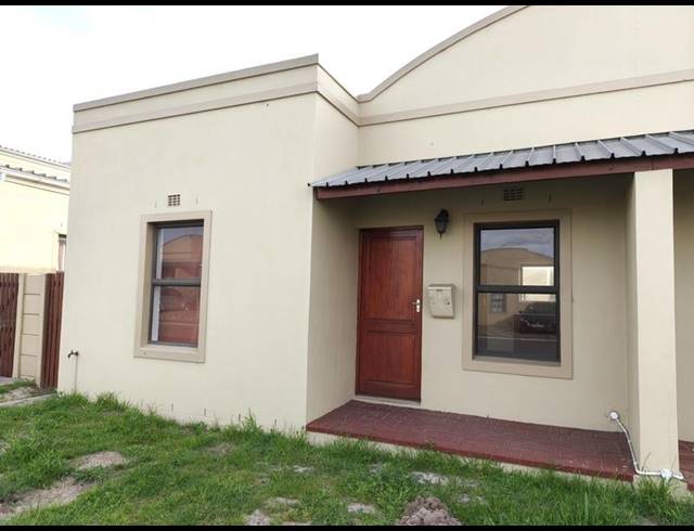 2 BEDROOM TOWNHOUSE FOR SALE IN BARDALE VILLAGE